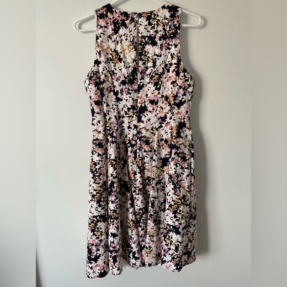 Liz Claiborne Sleeveless Floral Dress- NWOT - Picture 6 of 6